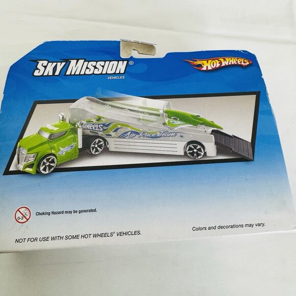 Hot Wheels Sky Mission Air Race Team Transport Truck w/Vehicle Jet 2009 Green - Picture 5 of 7
